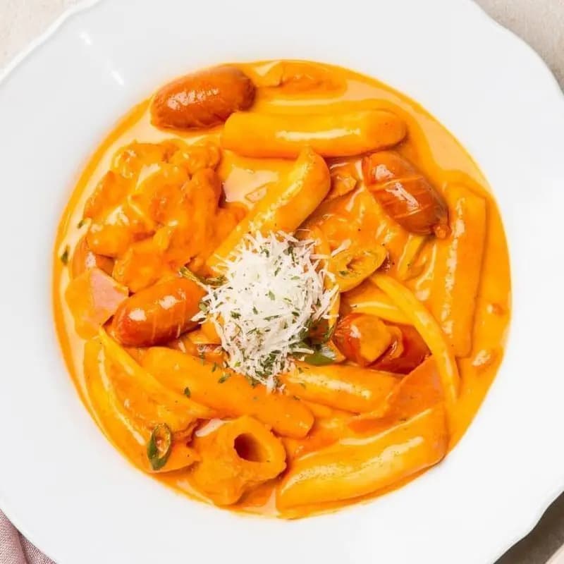 국물떡볶이 2인분, 어묵 듬뿍에 육수 포함(4,323원/무배)/로제떡볶이 2인분(6,243원/무배)