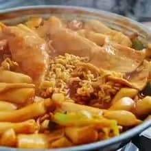 짜장떡볶이 2인분 (4,705원) 국물떡볶이 2인분 (5,099원) 로제떡볶이 2인분 (7,159원) 마라로제 2인분 (8,036원)