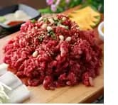 프리미엄소갈비살 600g(1.8만),1++한우육회 300g(1.4만),1++한우 통등심 500g(3.3만),옹가네 햇고추장 10gx 400개(4.5만)