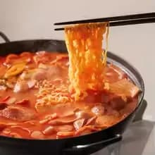 햄폭탄 의정부 부대찌개 1.35kg 팩+라면,치즈사리(15,189원), 병천식 순대국 600g 6팩(19,355원)2