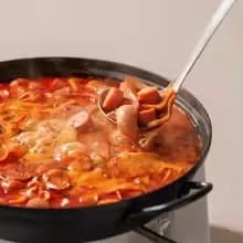 코인딜 햄폭탄 의정부식 부대찌개 1.35kg 2팩 12,848원 병천식 얼큰 순대국 600g 6팩 17,344원