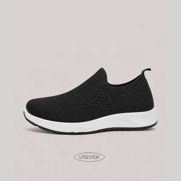 유세븐 여성용 심리스 플렉스 니트 슬립온 DM1600 블랙 240mm 12,900원
