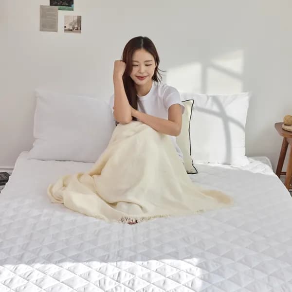리브맘 사계절 데일리 프레쉬 누빔 침대패드 고정밴드형 화이트 슈퍼싱글 110x200cm 1개 16,900원