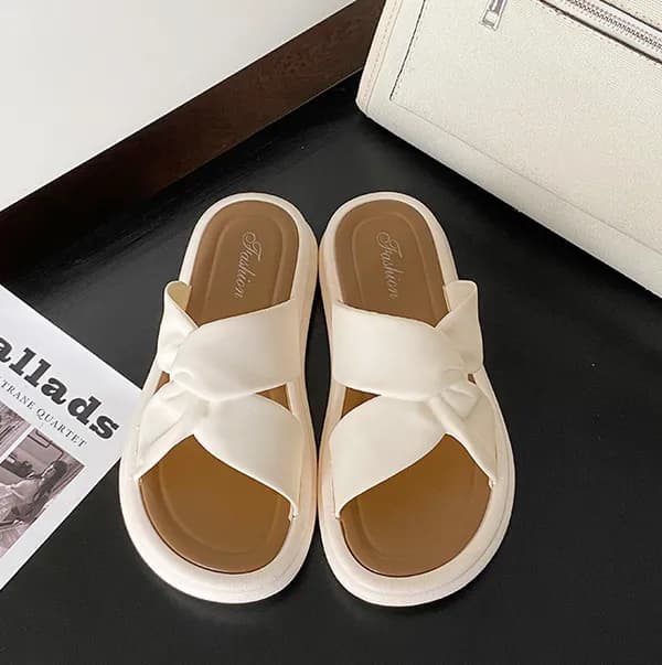 몬드로 여성 버클 쿠션 슬리퍼 화이트 255mm 1개 11,500원
