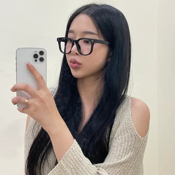 데일리 캐주얼 사계절 패션 뿔테 안경 투명 1개 15,400원