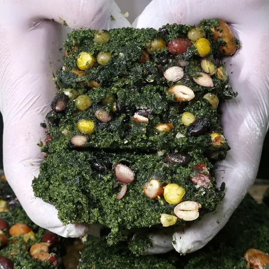 햇쑥과 5가지 콩이 가득한 쑥콩설기 2kg 1개