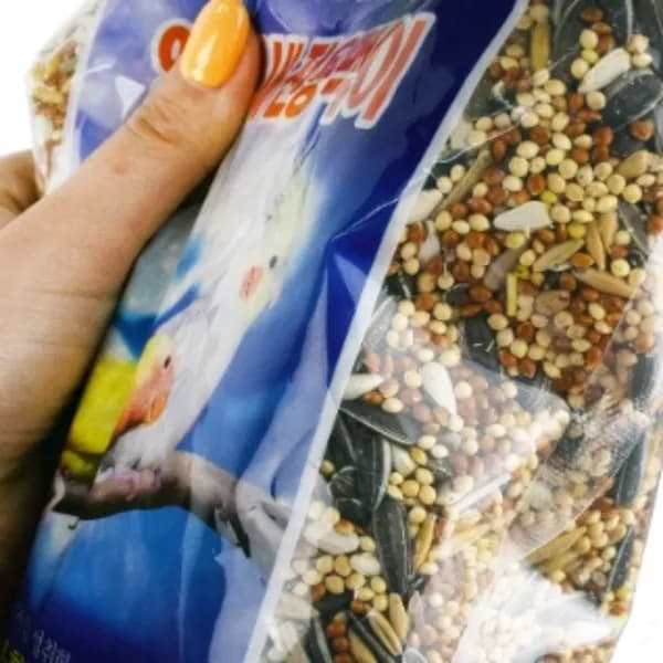 앵무새 전용먹이 모란앵무 700g 1개 8,270원