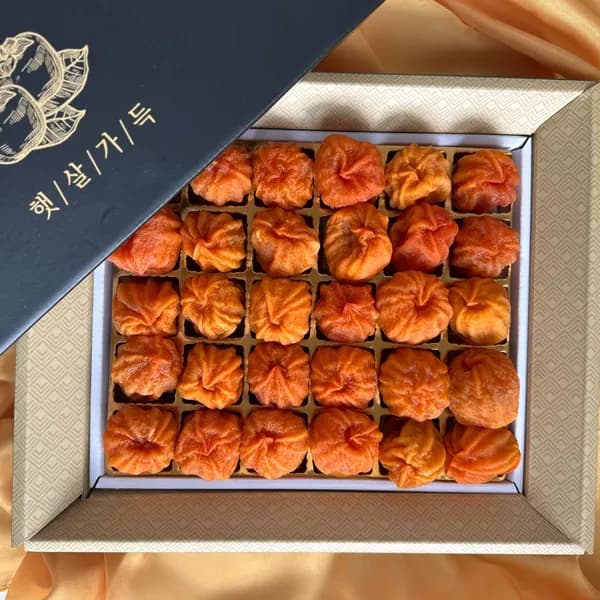 곶감(반건시) 선물세트 1kg 내외 30구 보자기 포함 1박스 32,500원