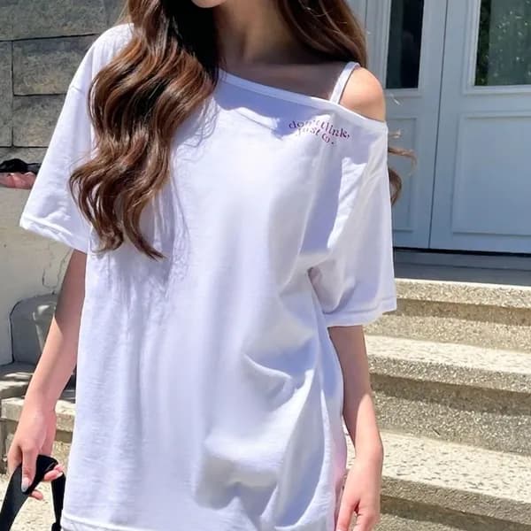 오프숄더 끈 어깨 트임 루즈핏 박스핏 반팔티 먹색