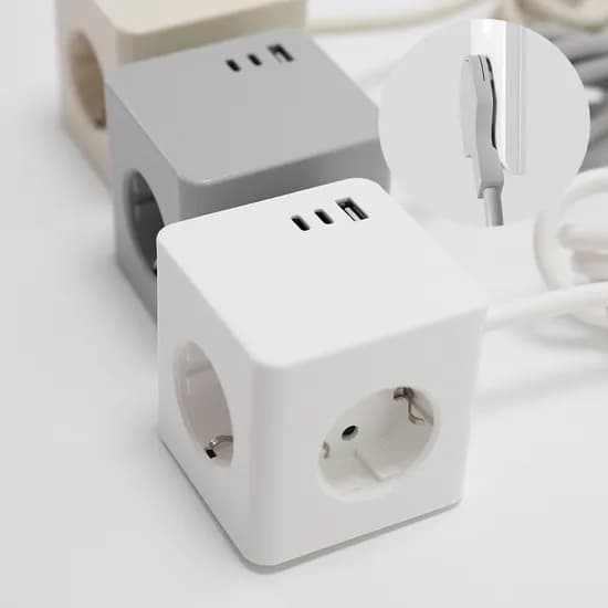 바우토 납작 큐브 고용량 멀티탭 콘센트 3구 USB 4000W 화이트 2m 1개