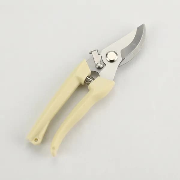전지가위 아이보리 17.5cm 1개 5,500원