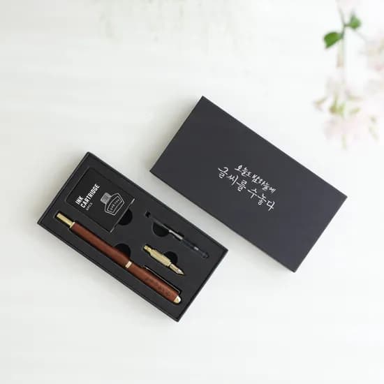 글씨를 수놓다 만년 붓펜, 만년붓, F