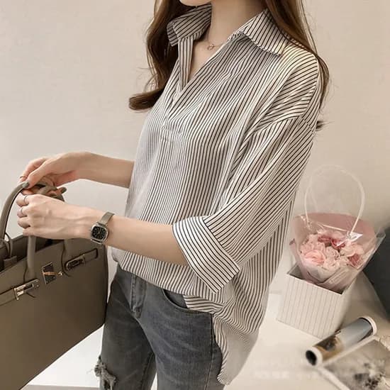쉬블림로브 여성 스트라이프 반오픈 카라 데일리 블라우스 GW0607 원컬러 FREE