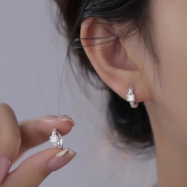 귤팩토리 스퀘어 큐빅 원터치 실버 귀걸이 9,400원