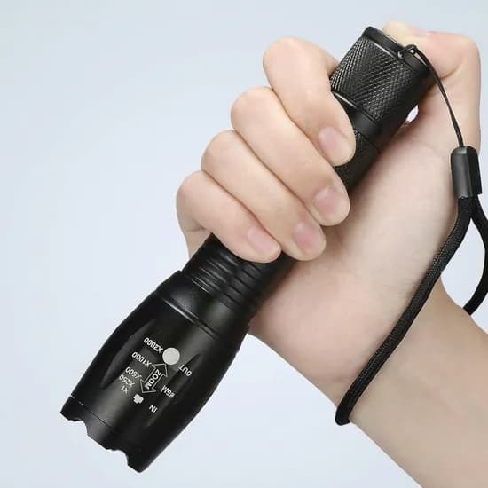 휴대용 LED 손전등 블랙 1개 10,900원