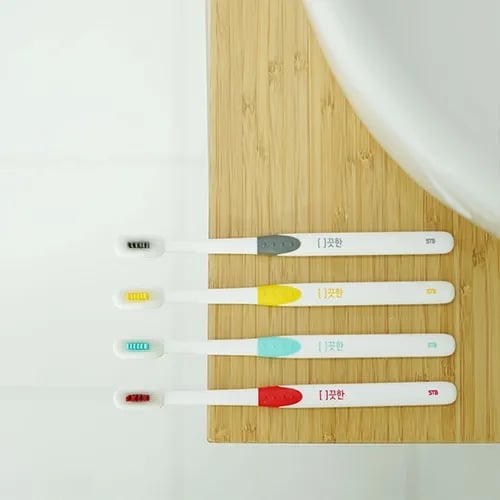 이튼튼 실리콘 칫솔 4개 교체형 칫솔모 4개 칫솔케이스 1개
