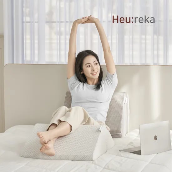 휴레카 꺼지지않고 빵빵한 메모리폼 삼각 등받이 쿠션 허리 받침대 쇼파 침대 받침 베개 [국내생산] (63000/무료)