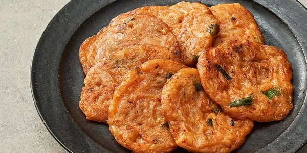컬리) 부침명장 한입아삭 김치전 25% 할인 6,070원