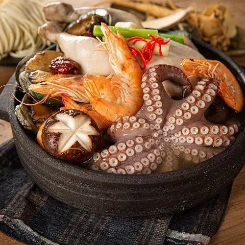 롯데온) 푸짐한 용왕해신탕 (닭+전복+문어+새우+약재) 26,910원 무배