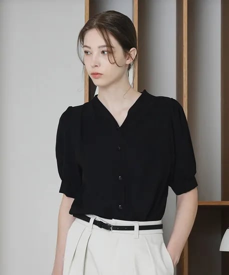 포스티 핀턱 버튼 퍼프 브이넥 블라우스