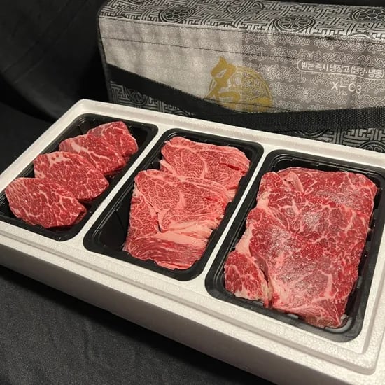 1+ 등급 한우 육회 200g 꽃등심 200g 생차돌 200g