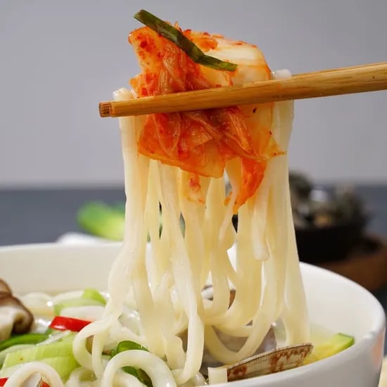 명동칼국수세트 칼국수 5인분 소스포함 마늘김치 1kg
