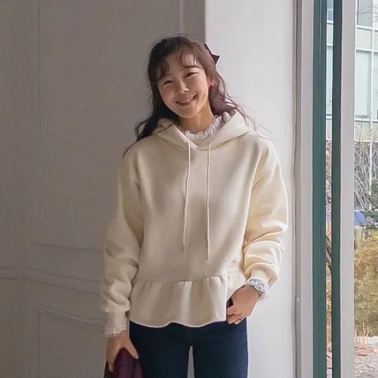 미니레이스포인트 프릴 후드티셔츠