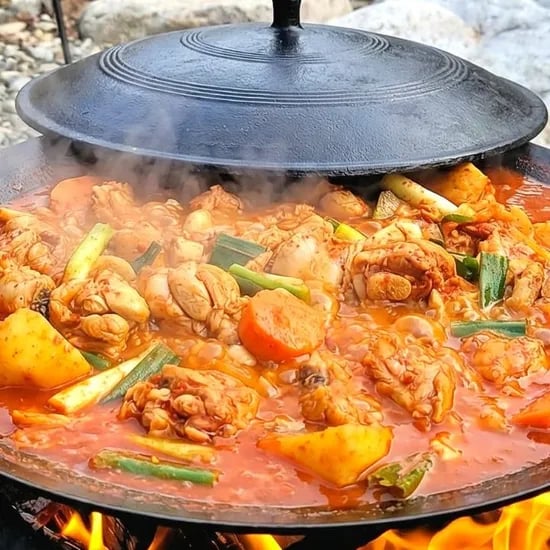 가창식 솥뚜껑 순살 왕 닭볶음탕 750G 2팩 12,890원