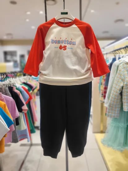 베네통키즈 간절기 티셔츠 조거 팬츠세트 37,500원