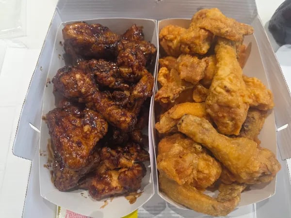 저녁메뉴추천  딥블랙 갈릭치킨  + 후라이드 두마리에  19000원(배달비따로~^^;;)