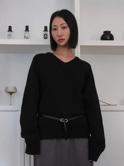 320쇼룸 라글런 V넥 루즈핏 니트 풀오버 블랙