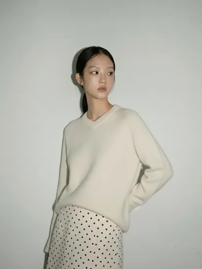 320쇼룸 라글런 V넥 루즈핏 니트 풀오버 아이보리