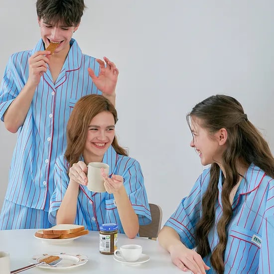 홀리데이 실크핏 남녀공용 반팔 잠옷 세트