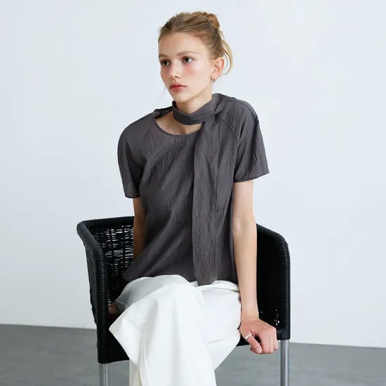 라운드넥 타이 블라우스 MIWBWG706B 24,950원
