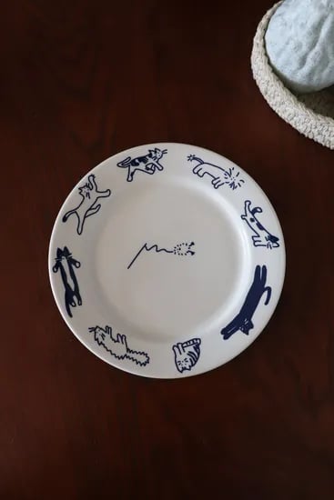 cat plate 당신의 음식을 노리는 고양이들