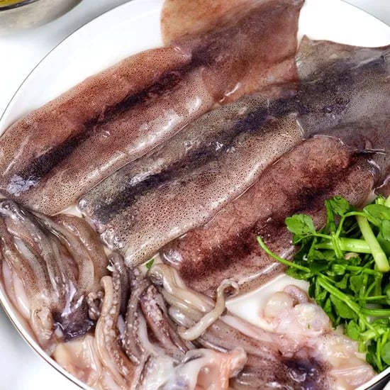 국산 생물 오징어 1kg (4-6미) (11,760원/무료)4