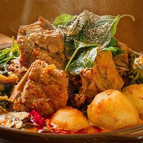 황씨네 옹고집 순살 가득한 대용량 감자탕 1kg 4팩