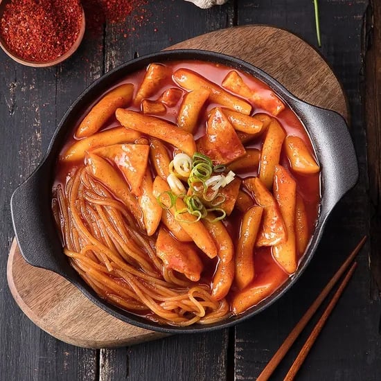 +1팩 already implies 2 packs.    Let's try: 옥이네 떡볶이 쫄볶이 팩+1팩    Wait, the prompt