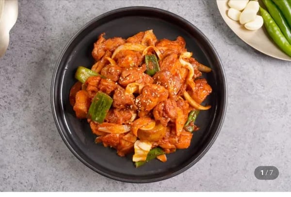 매콤 양념 닭갈비 1kg + 증정 (15,900원/무료)
