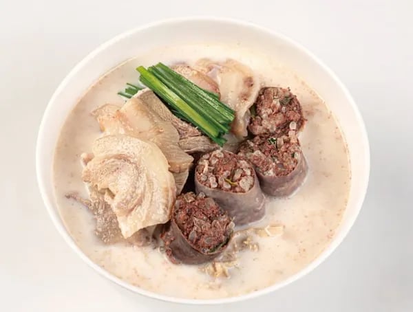 돼지 고기 포함 순대국밥 국밥 순대국 순댓국 캠핑음식 (3,900원 / 3,000원)