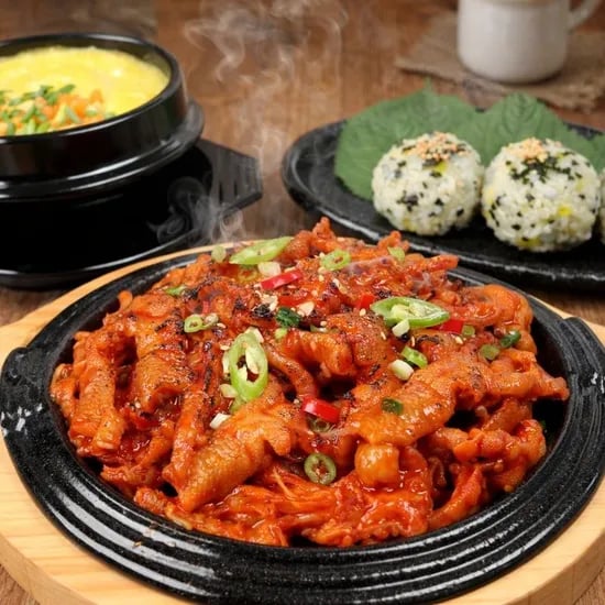 쿡앤라이프 오늘딱, 매운무뼈닭발 350g 1팩 + 통마늘닭똥집 300g 1팩, 2세트