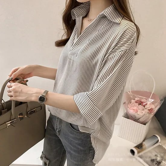 쉬블림로브 여성 스트라이프 반오픈 카라 데일리 블라우스 GW0607 원컬러 FREE